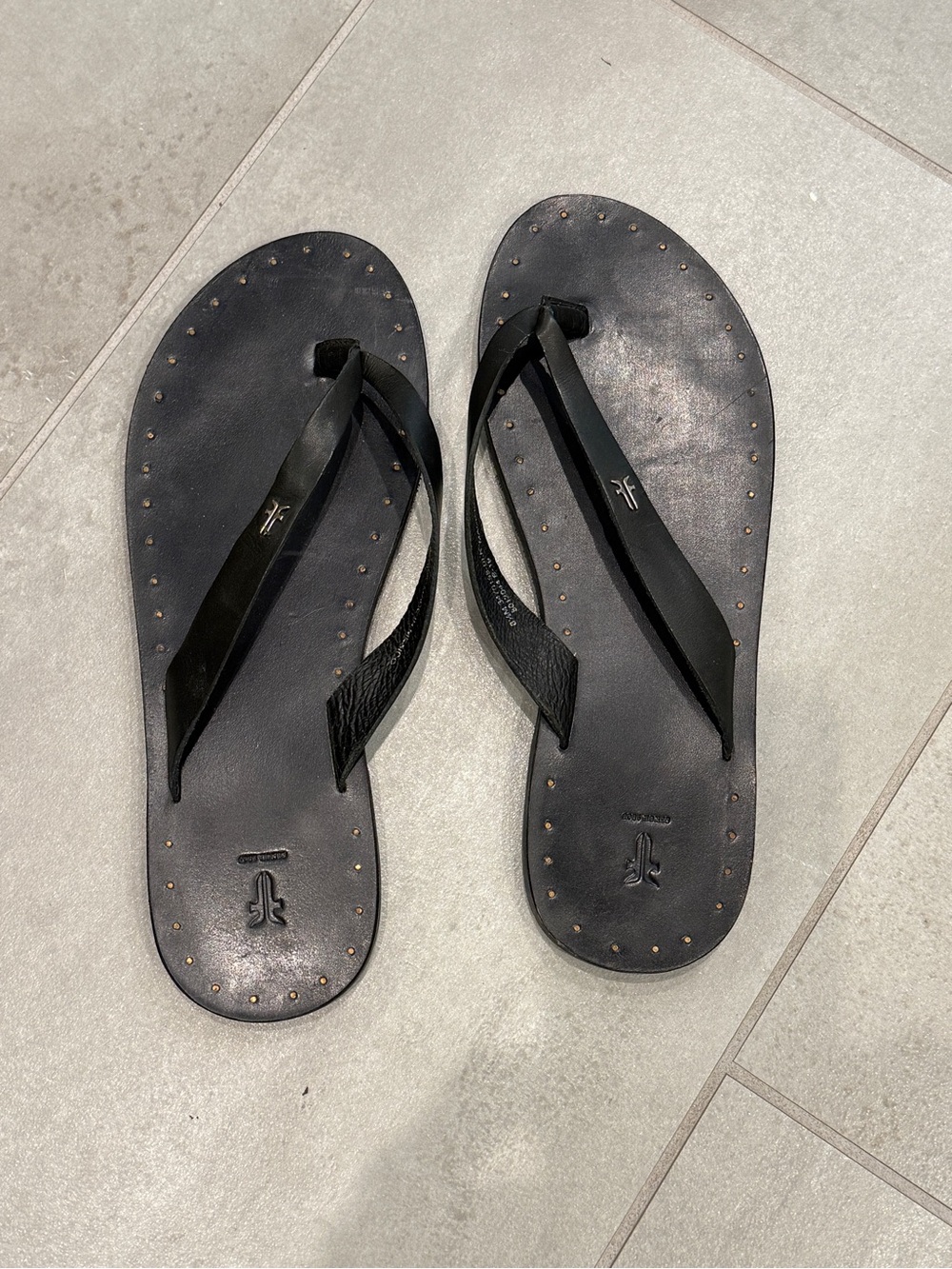 Frye Black Leather Thong Sandals